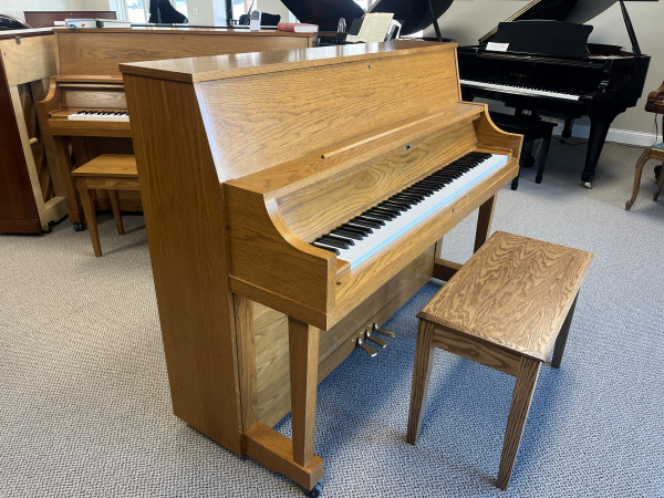 1995 Yamaha P22 studio piano - Upright - Studio Pianos